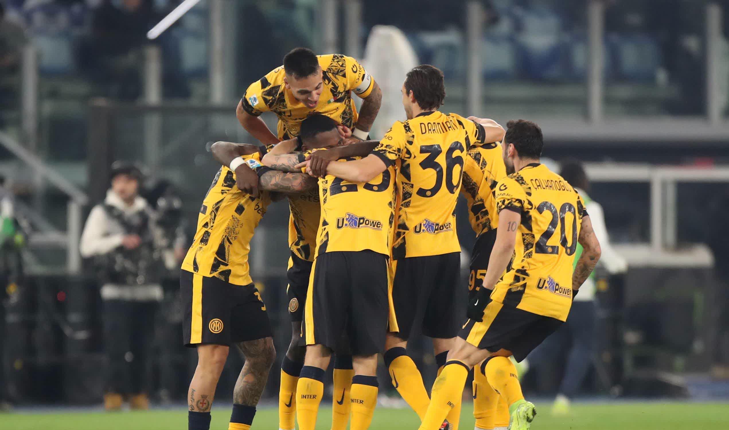 包含国际米兰火力全开：击败热刺，展示实力与信心的词条