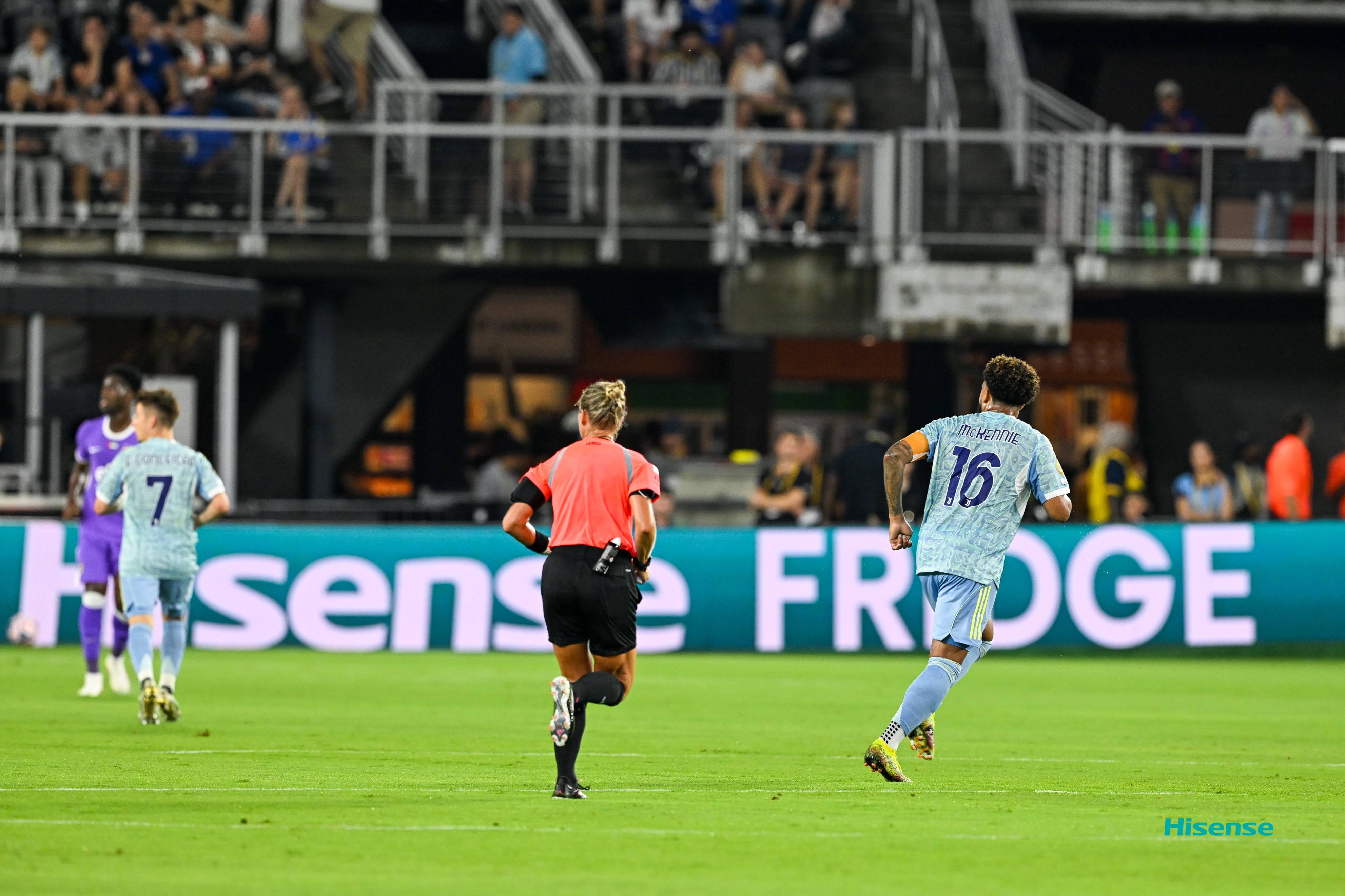 尤文图斯惊险成功，欧冠战火蔓延