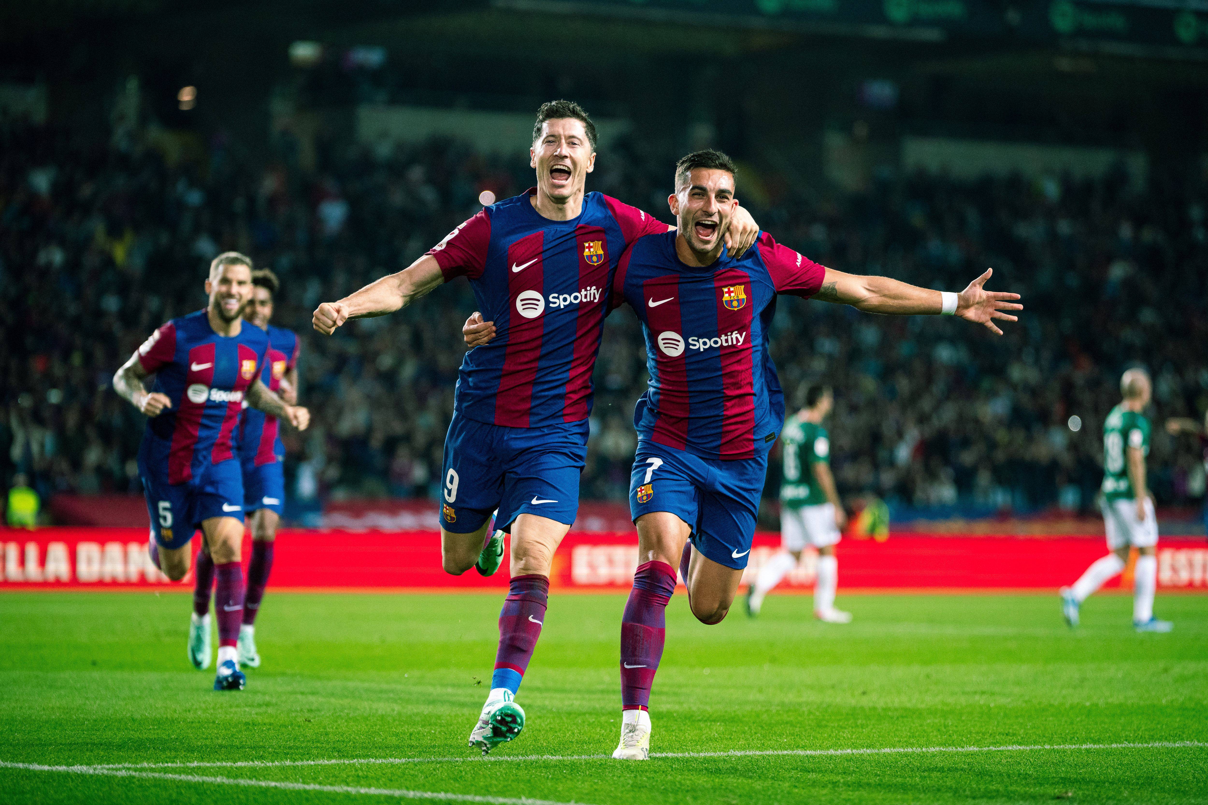 九游体育官网-包含拜仁慕尼黑客场胜利，稳居欧冠小组榜首的词条