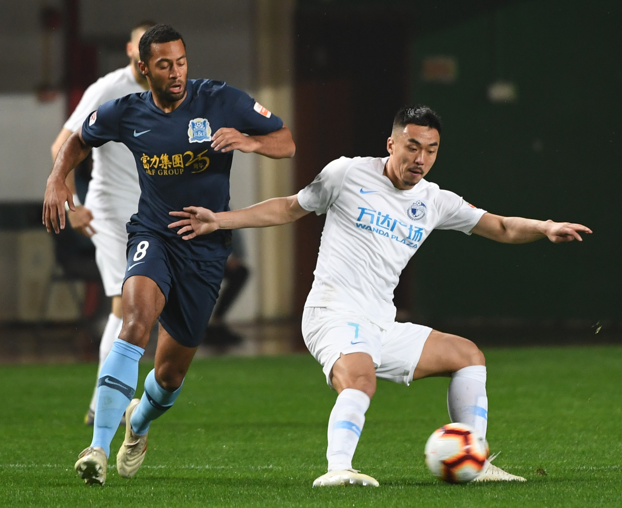 富力队员受伤，战力受到考验