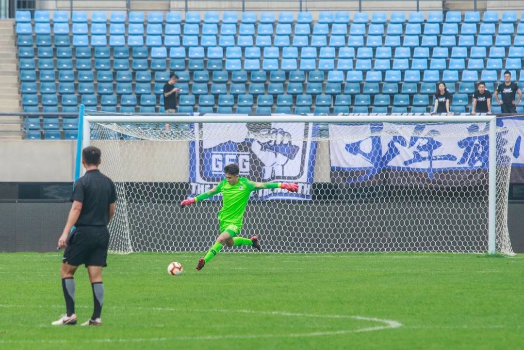 青海男篮新星崭露头角,一战成名惊艳球迷 青海男篮新星崭露头角,一战成名惊艳球迷